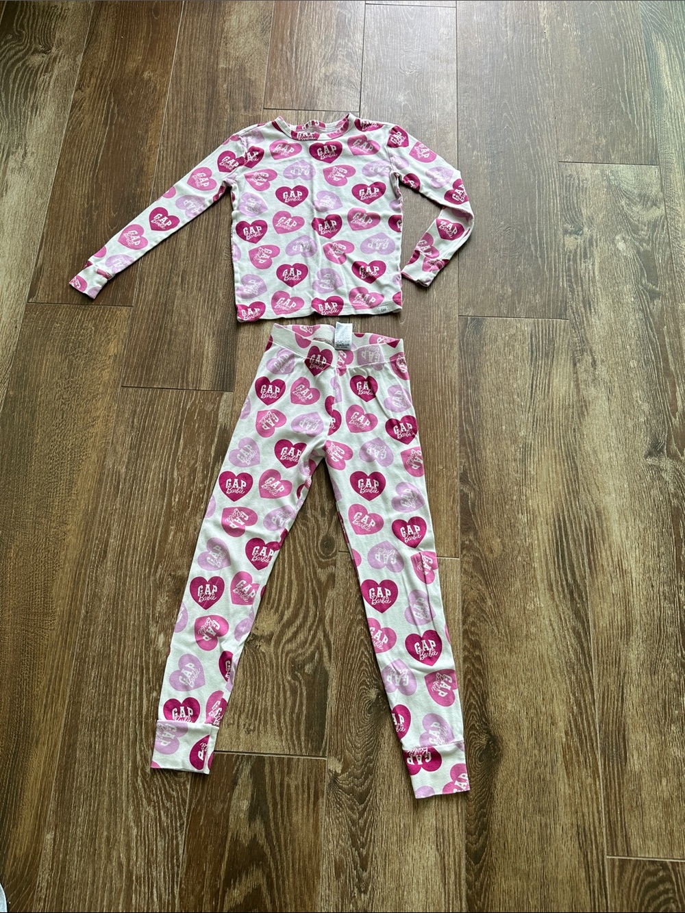 GAP size 10 ( true size 8)Pink and Light Pink Heart Print Kids Pajama Set